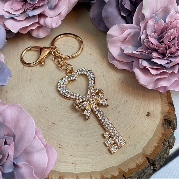 Romantic Heart Shaped Crystal Key Charm Keychain - Picture 6 of 12